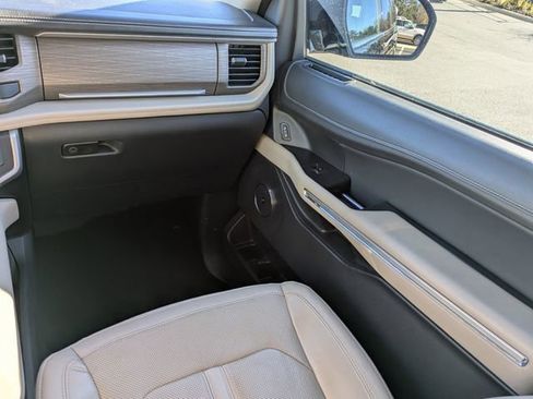 Used 2023 Ford Expedition Max Limited image 19