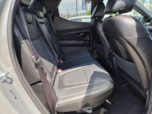 Certified 2025 Hyundai Santa Cruz Limited AWD/4WD image 32