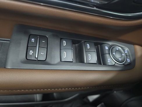 Used 2024 Chevrolet Tahoe High Country image 28