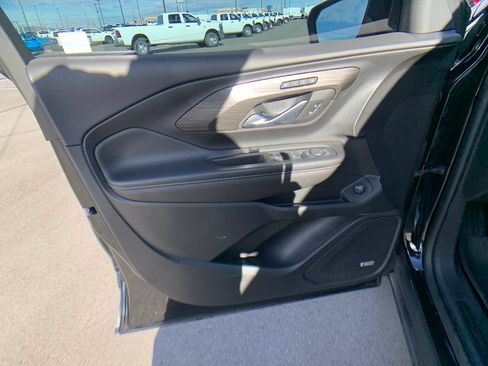 Used 2022 GMC Terrain SLT w/ Infotainment Package II AWD/4WD image 12