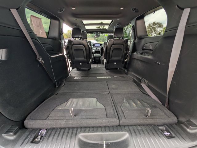 Used 2025 Chrysler Pacifica Limited FWD image 10