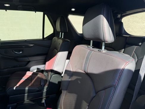 Used 2025 Honda Pilot Black Edition image 27