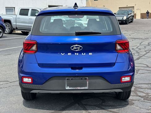 Certified 2022 Hyundai Venue SE w/ Cargo Package FWD image 4