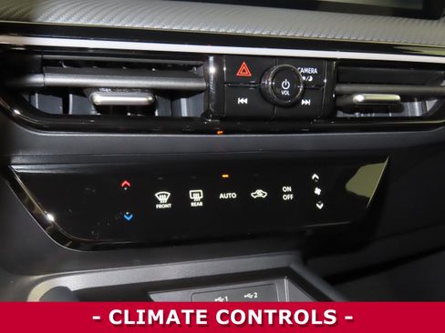 Certified 2025 Nissan Kicks SR image 21