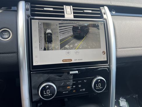 New 2025 Land Rover Discovery S image 22