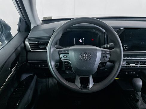 Used 2025 Toyota Camry LE image 18