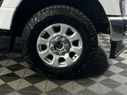 Used 2024 Ford F250 XLT w/ FX4 Off-Road Package image 12