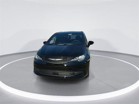 New 2026 Chrysler Voyager LX image 3