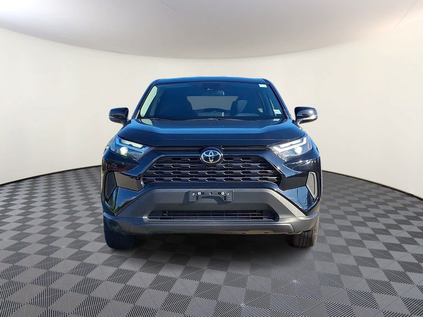 Used 2023 Toyota RAV4 LE AWD/4WD image 3