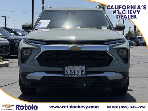 Used 2025 Chevrolet TrailBlazer LT FWD image 2