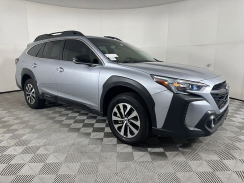 Used 2025 Subaru Outback Premium image 7