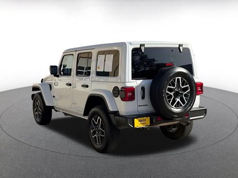 Used 2025 Jeep Wrangler Unlimited Sahara AWD/4WD image 10