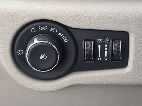 Used 2024 Chrysler Pacifica Touring-L image 24