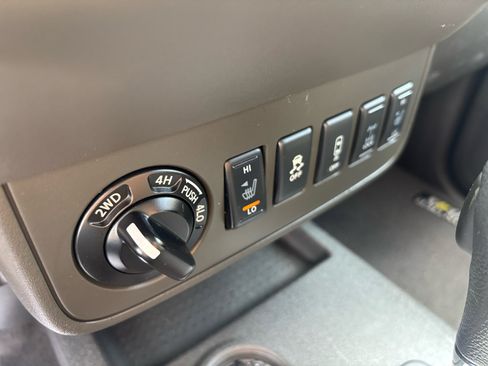 Used 2020 Nissan Frontier PRO-4X image 8