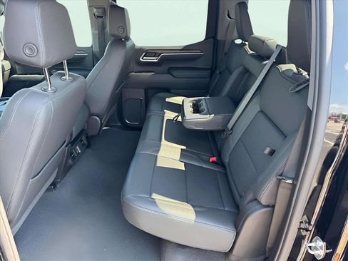 Used 2024 GMC Sierra 1500 SLT image 12