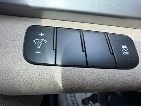 Used 2017 Hyundai Elantra SE image 31