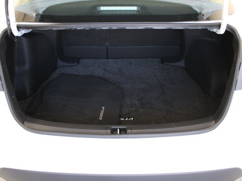 Used 2024 Toyota Corolla LE FWD image 28
