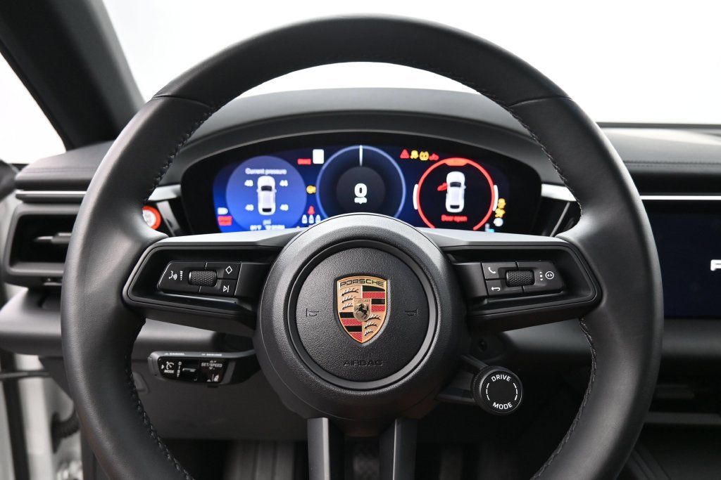 Certified 2024 Porsche Macan 4 Electric AWD/4WD image 10