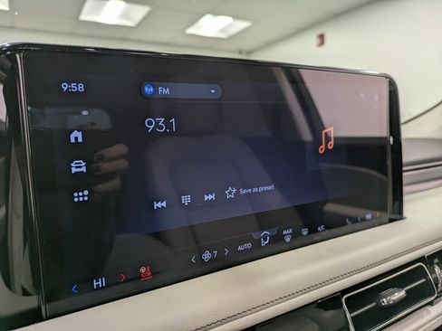 Used 2025 Lincoln Aviator Premiere image 11