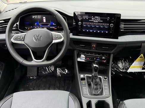 New 2026 Volkswagen Jetta SE FWD image 9