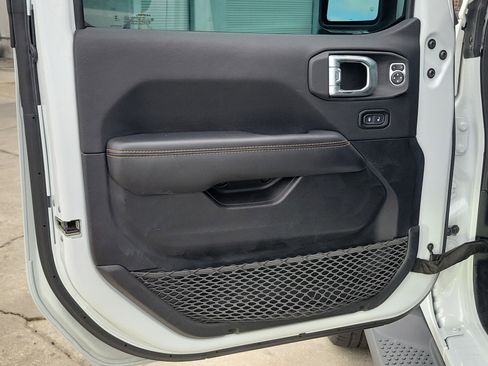 Used 2023 Jeep Wrangler Unlimited Sahara image 19