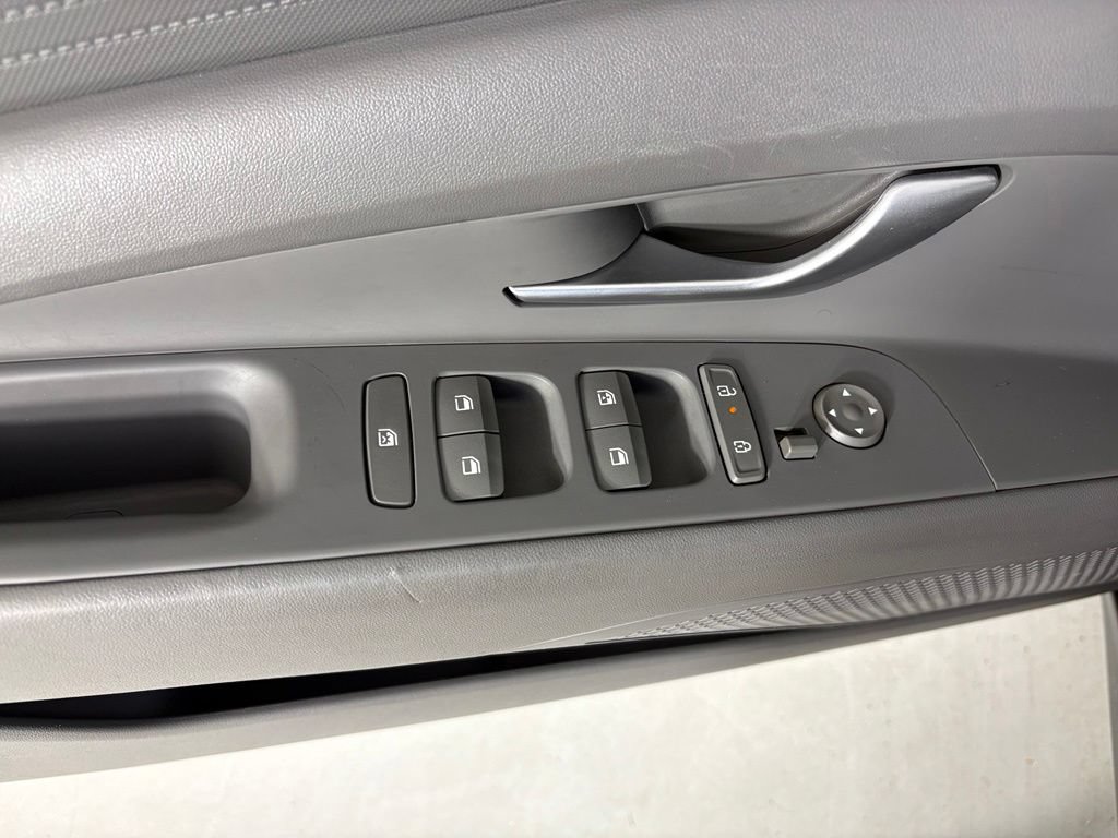 Used 2024 Hyundai Elantra SEL FWD image 15