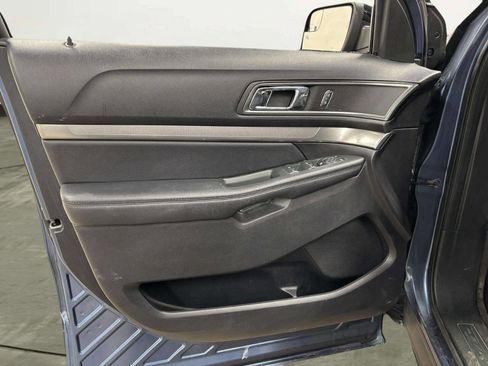 Used 2018 Ford Explorer XLT w/ Equipment Group 202A image 10