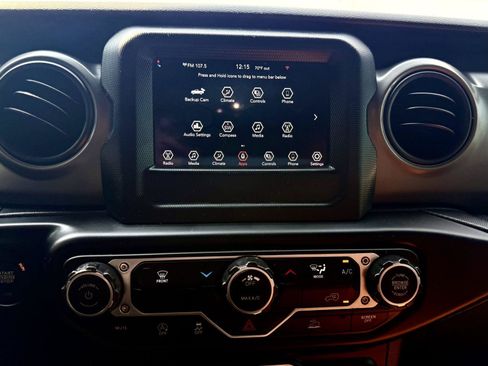 Used 2023 Jeep Gladiator Sport AWD/4WD image 32
