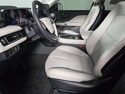 New 2026 Lincoln Aviator AWD image 12