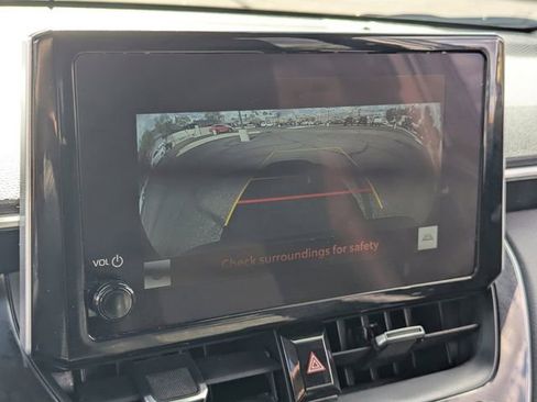 Used 2025 Toyota Corolla Cross XLE image 27