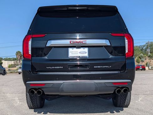 Used 2021 GMC Yukon XL Denali w/ Denali Premium Package RWD image 6