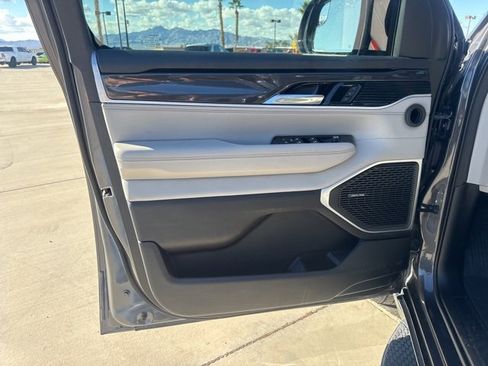 Used 2024 Jeep Wagoneer 2WD w/ Premium Group I image 16