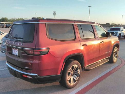 Used 2024 Jeep Wagoneer Series II w/ Flexible Seating Group RWD image 5