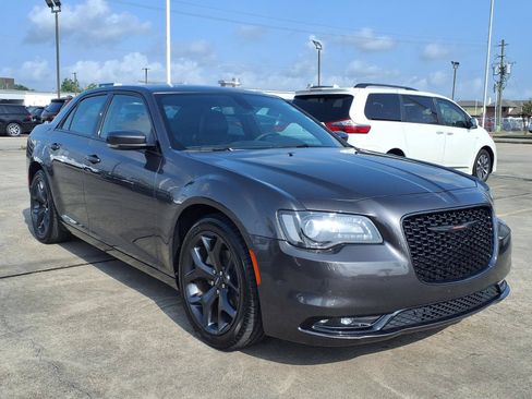 Used 2023 Chrysler 300 S RWD image 3