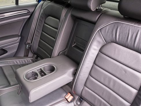 Used 2018 Volkswagen Golf R 4-Door image 18