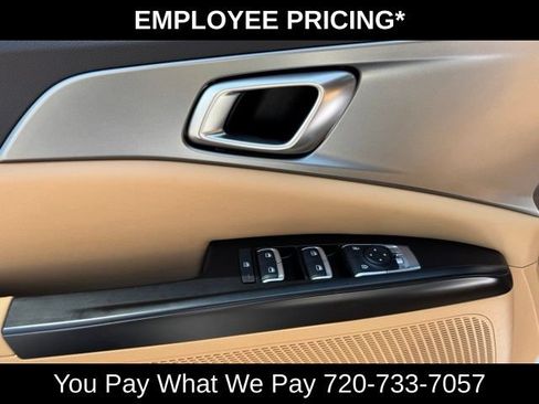 Used 2023 Kia Carnival LX FWD image 12
