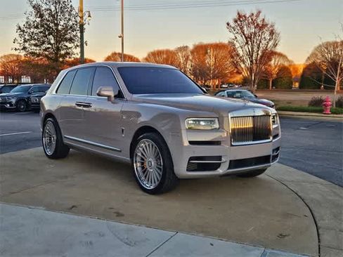 Used 2022 Rolls-Royce Cullinan image 2