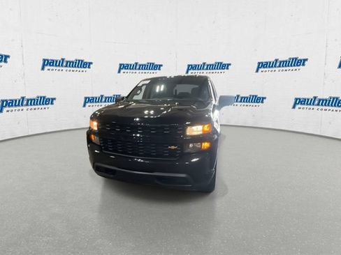 Used 2020 Chevrolet Silverado 1500 Custom w/ Custom Value Package AWD/4WD image 4