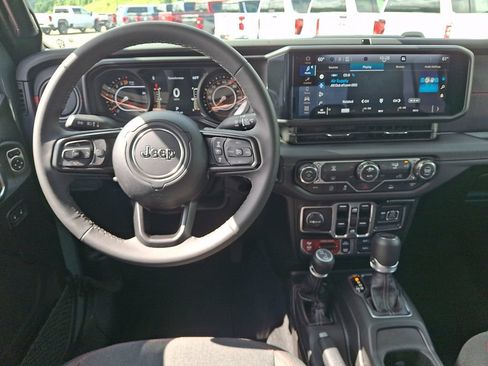 Used 2026 Jeep Gladiator Rubicon AWD/4WD image 11