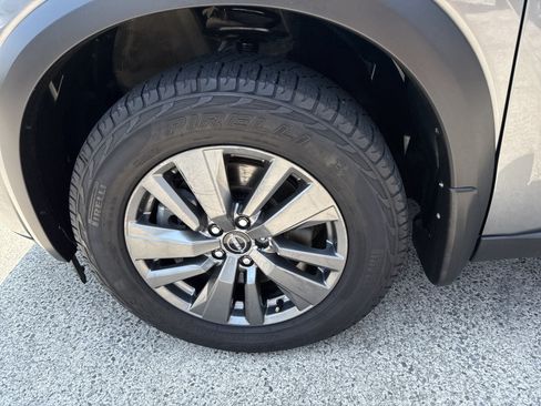 Used 2022 Nissan Pathfinder SV FWD image 11