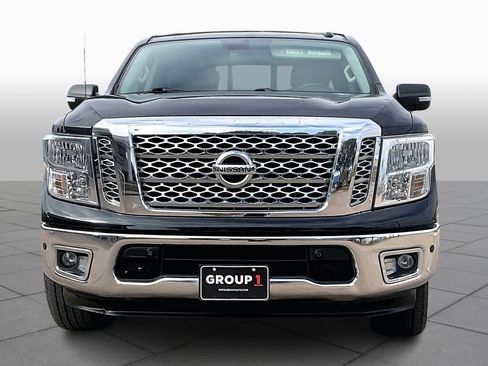 Used 2017 Nissan Titan SV image 3