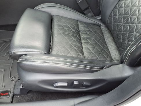Used 2016 Nissan Maxima Platinum w/ Interior Lighting Package FWD image 15