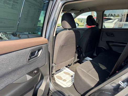 Used 2023 Nissan Rogue S FWD image 35