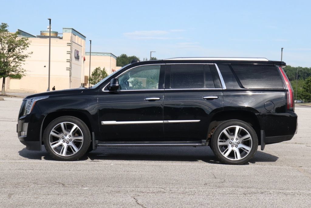 Used 2017 Cadillac Escalade Luxury AWD/4WD image 6