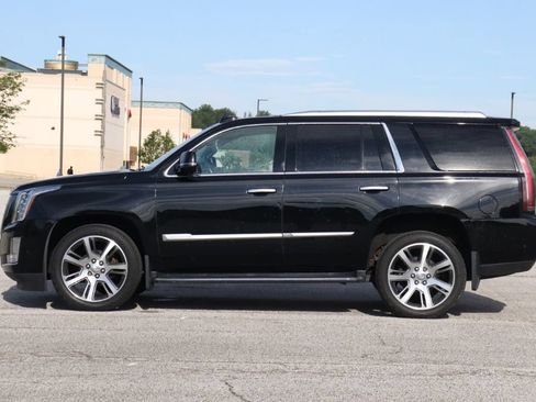 Used 2017 Cadillac Escalade Luxury AWD/4WD image 6