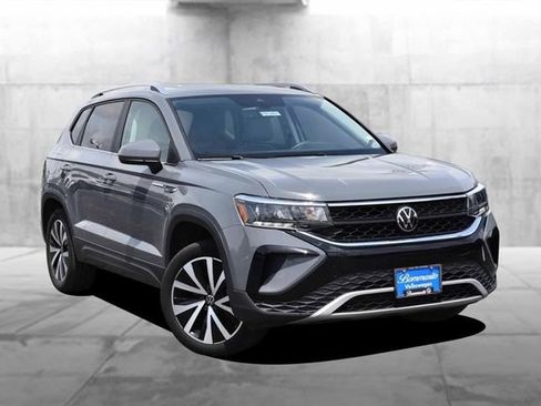 Certified 2023 Volkswagen Taos SE w/ Panoramic Sunroof Package AWD/4WD image 2