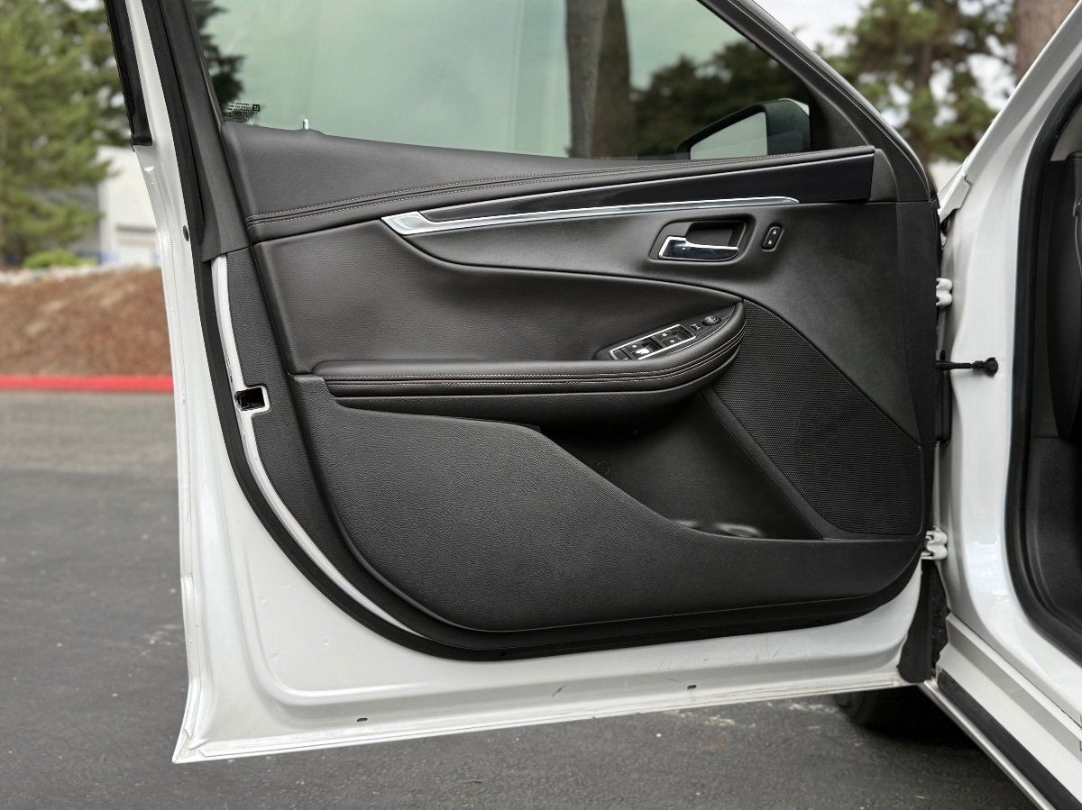 Used 2016 Chevrolet Impala LT FWD image 11