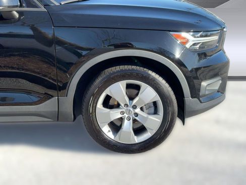 Certified 2022 Volvo XC40 T5 Momentum image 12