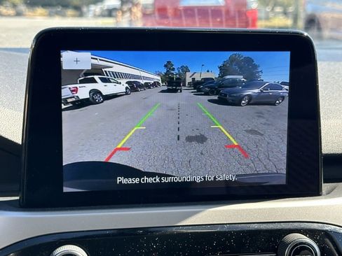 Used 2022 Ford Escape SE image 5