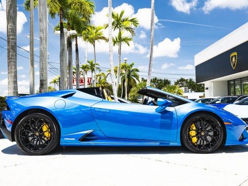Used 2023 Lamborghini Huracan EVO AWD/4WD image 11